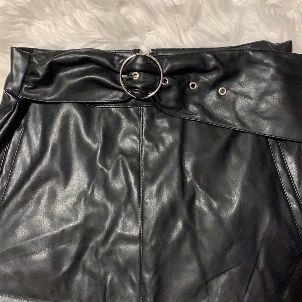 Black Belted Faux Leather Skirt 🖤 - Picture 3 of 6